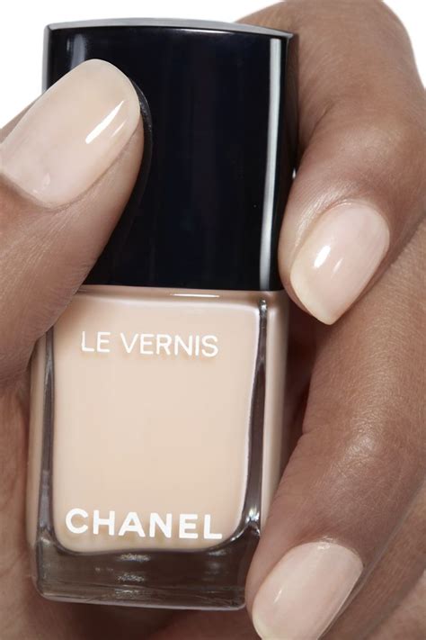 vernis chanel blanc|Chanel blanc white nail polish.